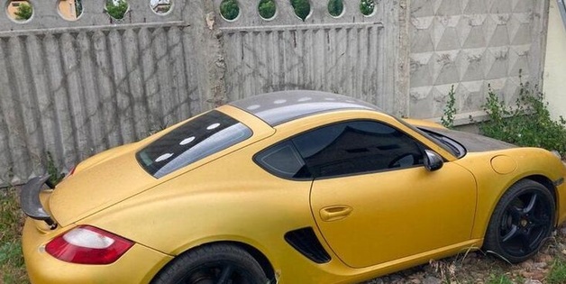 В Киеве у иностранца украли Porsche с помощью эвакуатора