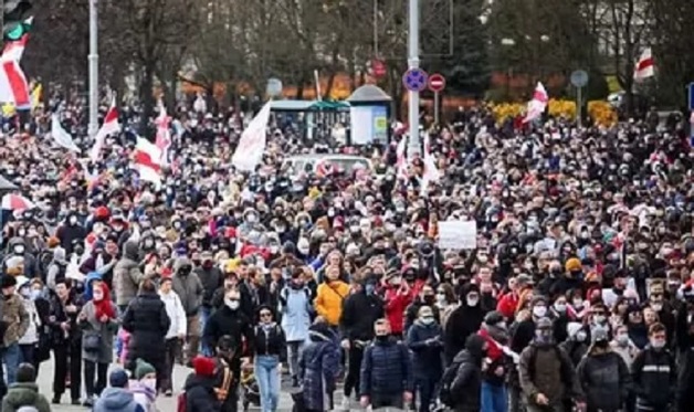 В Беларуси начался Марш против террора: на улицах Минска появилась военная техника