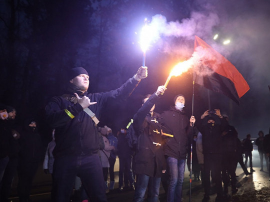 Под окнами Зеленского в Феофании пошумели без нарушений порядка