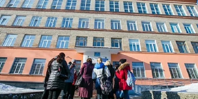 В Екатеринбурге школьникам пригрозили делом об экстремизме за участие в митинге Навального