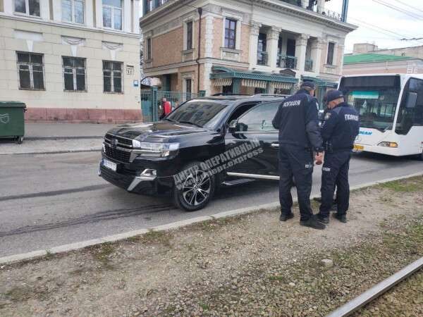 В центре Днепра в упор расстреляли водителя Land Cruiser 200