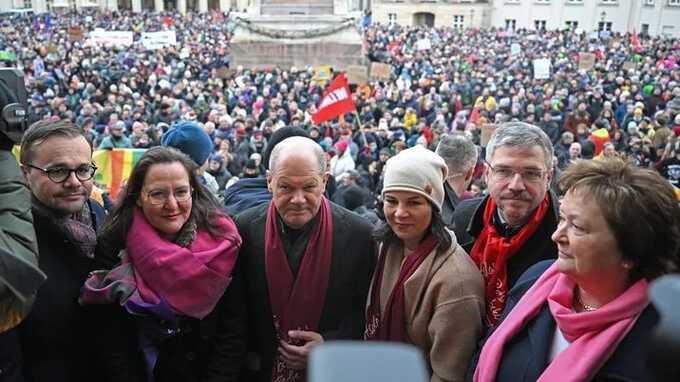 Бербок и Шольц приняли участие в митинге в Потсдаме, выступая против правого экстремизма