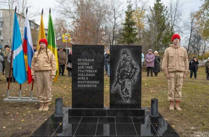 В Ульяновской области открыли памятник солдату в форме НАТО: создатели объяснили свой выбор трофейным оружием