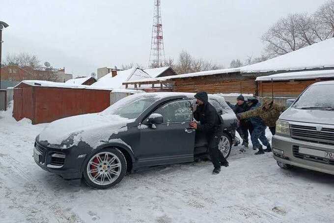 Томская предпринимательница пыталась спрятать автомобиль от приставов после судебного решения