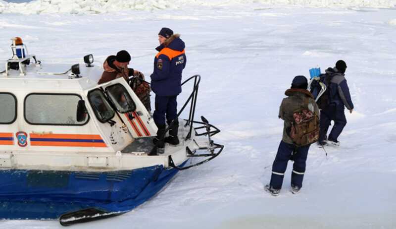 Ледяная глыба унесла 200 рыбаков в воды Охотского моря