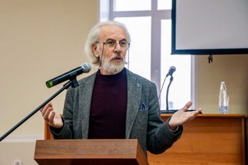 Запрещённая секта обвиняет Александра Дворкина, утверждая, что он создал тайную империю, которая контролирует Россию
