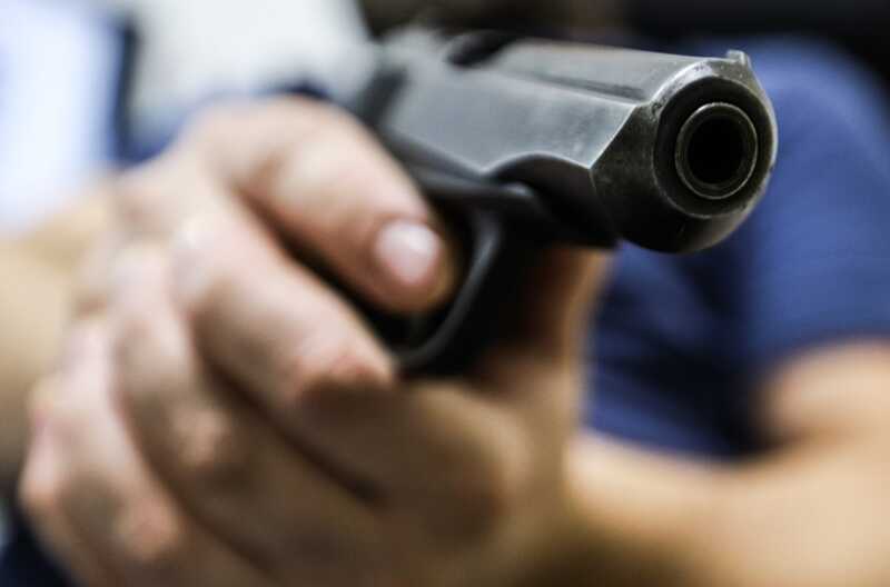 В Дербенте водитель наехал на полицейских и начал стрельбу: есть жертвы