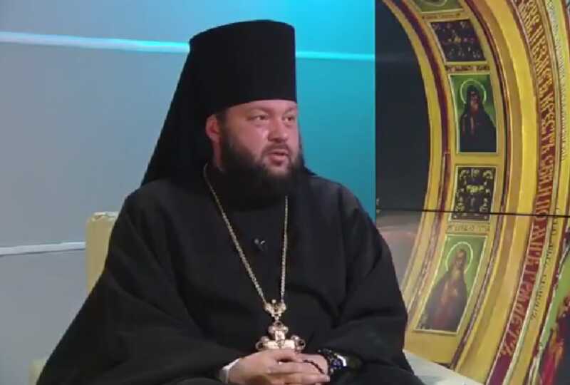 Архимандрит Русской Православной Церкви выразил неодобрение по поводу стремления россиян к материальной выгоде на фоне дорогих автомобилей