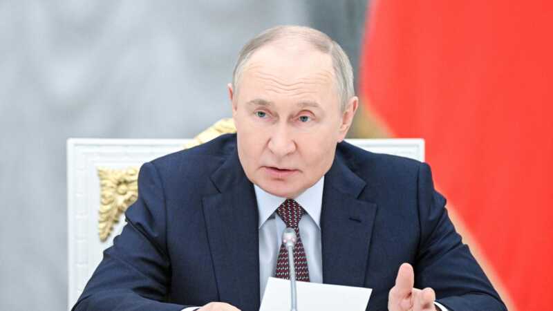 Путин обратил внимание только на подрывы железнодорожных путей, проигнорировав атаки на аэродромы