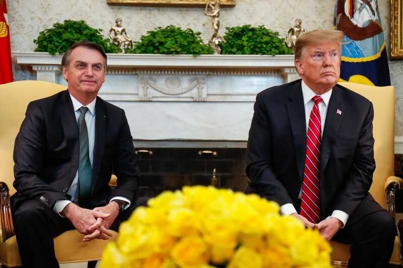 Trump threatens to impose tariffs on Brazil and calls for the dropping of charges against Bolsonaro