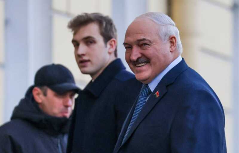 Лукашенко выделил президентскую стипендию своему сыну