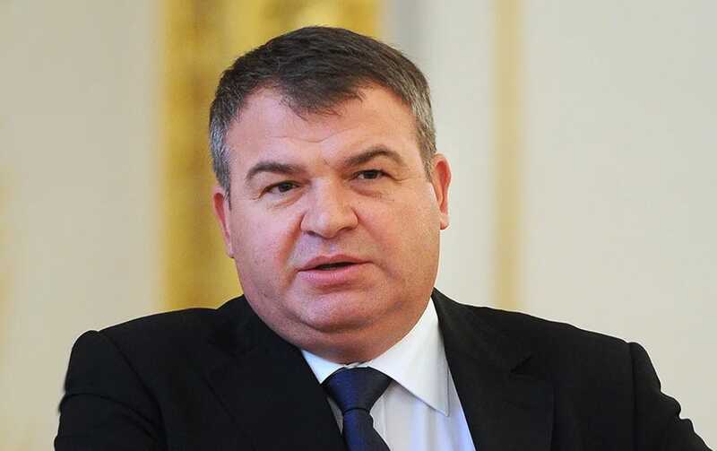 Экс-министр Анатолий Сердюков избегает уплаты налогов на сумму 12 миллионов рублей, зарабатывая миллионы в «Ростехе»