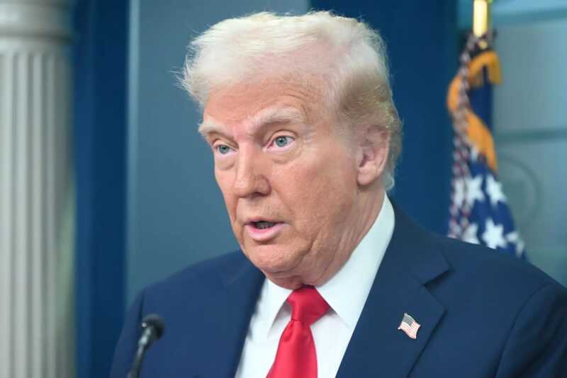 Трамп угрожает ввести 100-процентные пошлины на нефть из России