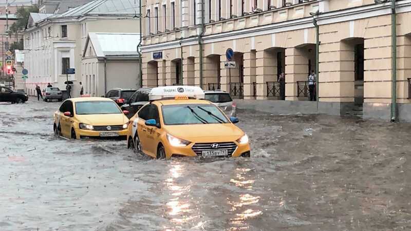 После обильного дождя поселок Никель в Мурманской области оказался под водой