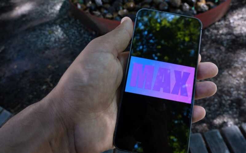 Мессенджер Max начнут предустанавливать на все мобильные устройства в России