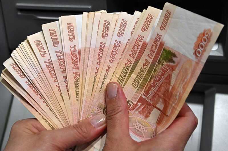 Как в России средства, предназначенные для школ и транспорта, отправляются участникам "СВО"