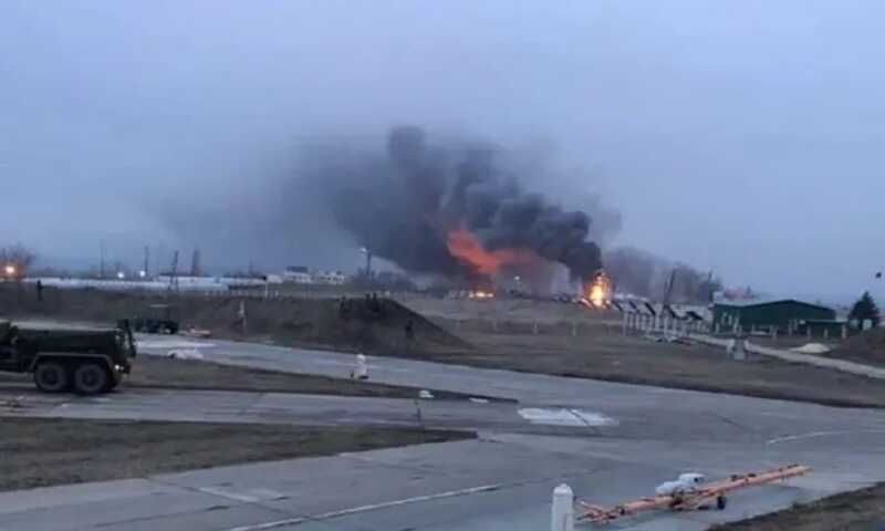 Ночная атака беспилотников в Ростовской области спровоцировала возгорание на военной базе