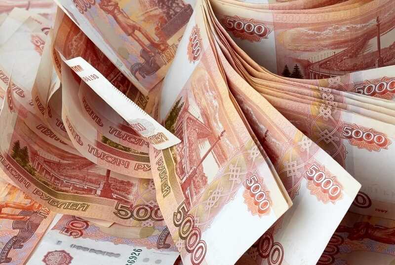 В июле дефицит бюджета России увеличился до 4,9 триллиона рублей