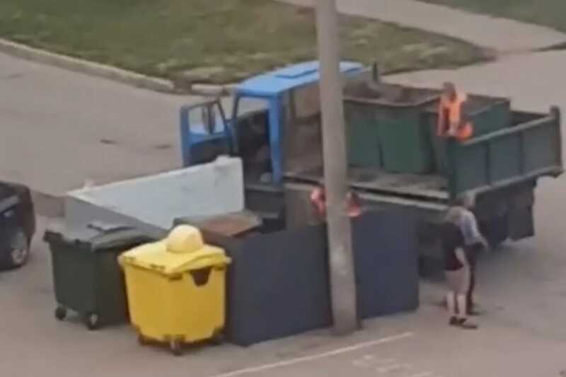 В Стерлитамаке к визиту губернатора поставили новые контейнеры для мусора, однако затем вернули старые