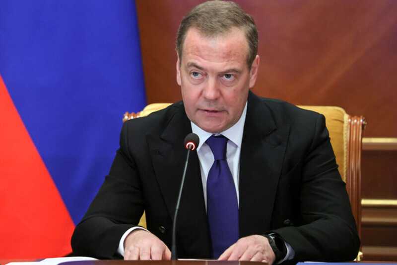 Медведев дал комментарий на обсуждения между Трампом и Зеленским