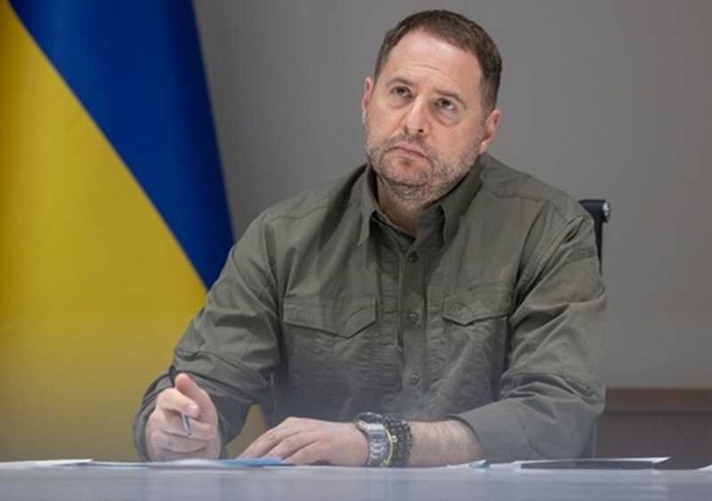 Украина не планирует устраивать референдум касательно территориальных уступок России, заявил Ермак