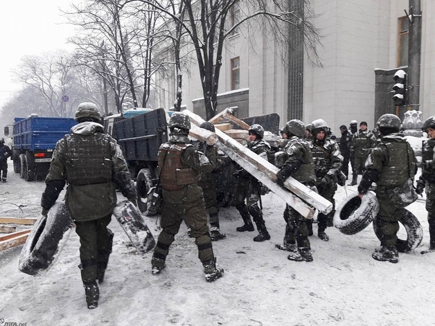 Полиция штурмовала лагерь протестующих под Радой, есть раненые