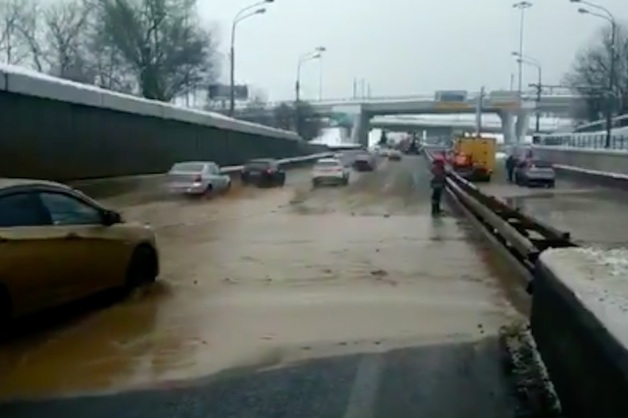 Водопад из грязи. Появилось видео потопа в Тушинском тоннеле после обвала грунта