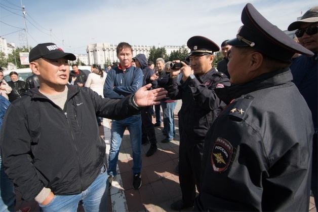 В Улан-Удэ задержаны 17 человек. Новый мэр приказал перекрыть площадь, где протестовали из-за выборов