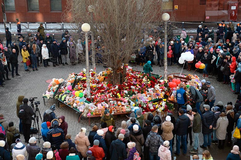 Стихийный мемориал в Кемерово Стихийный мемориал в Кемерово