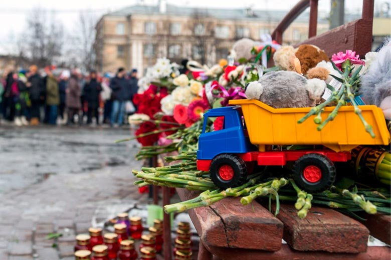 Стихийный мемориал в Кемерово Стихийный мемориал в Кемерово