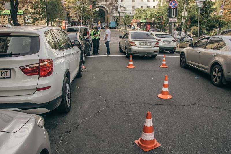 Он вышел из машины и без лишних разговоров ударил драйвера 