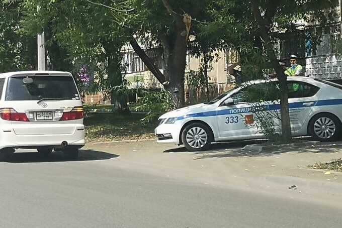 В Москве ведётся негласный розыск внедорожника, протаранившего служебный автомобиль с номерами АМР