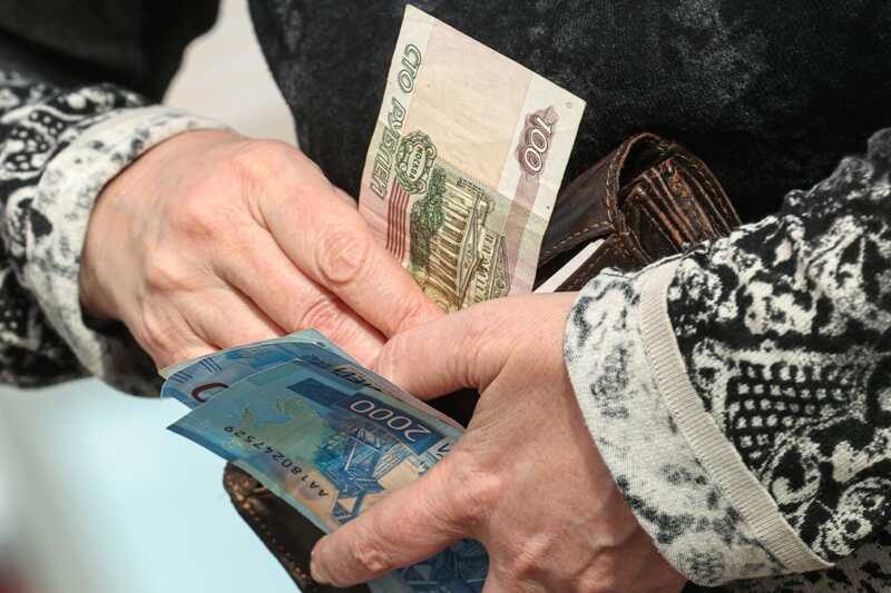 В Санкт-Петербурге пожилая женщина перевела мошенникам 4,6 миллиона рублей